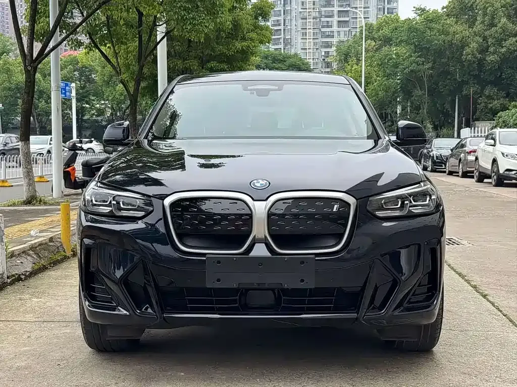 BMW iX3 — фото 9