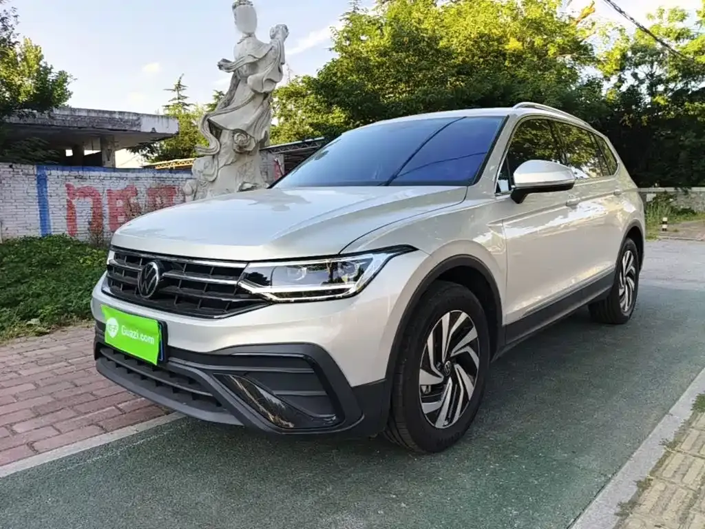 Volkswagen Tiguan L — фото 1