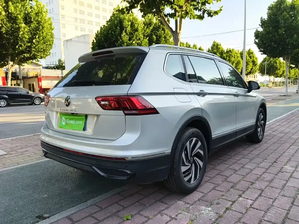 Volkswagen Tiguan L — фото 10