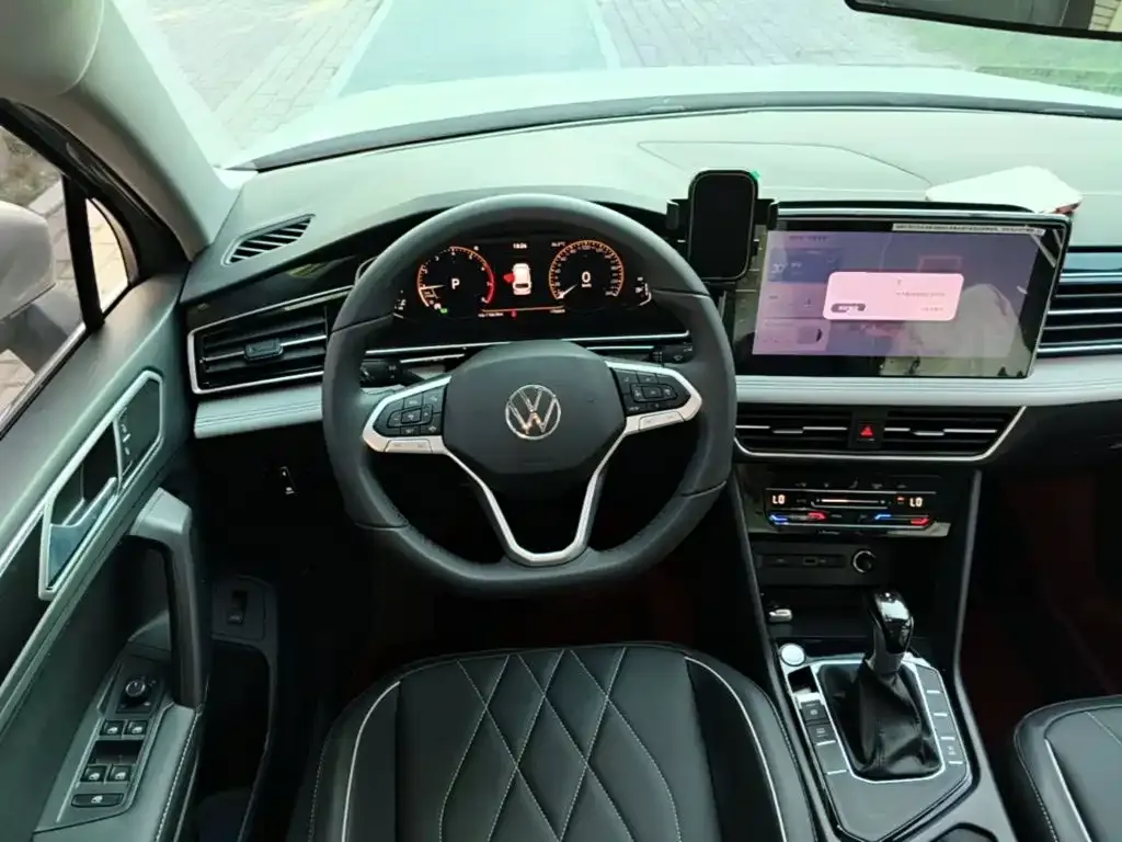 Volkswagen Tiguan L — фото 6