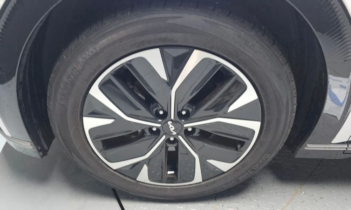 Kia EV6 — фото 9