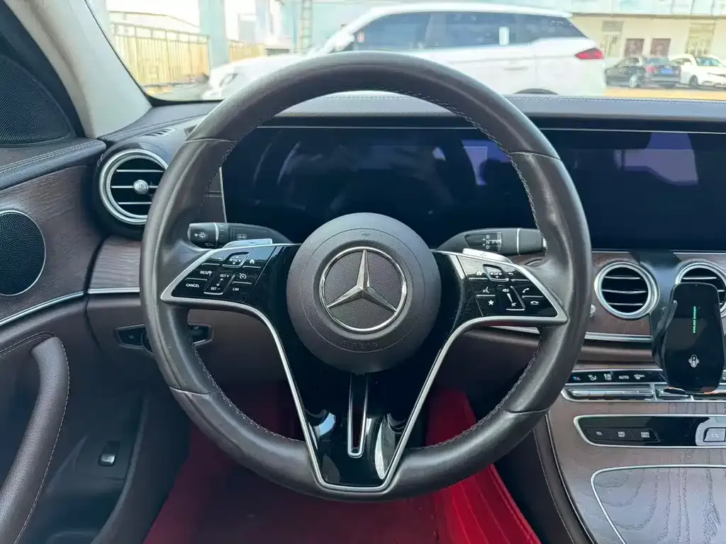 Mercedes-Benz E-Class — фото 7