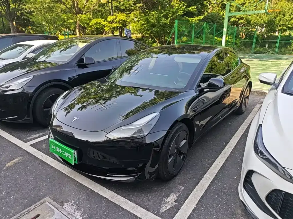 Tesla Model 3 — фото 1