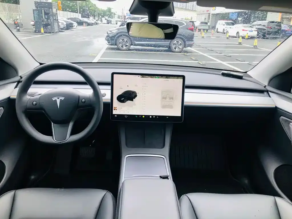Tesla Model Y — фото 5