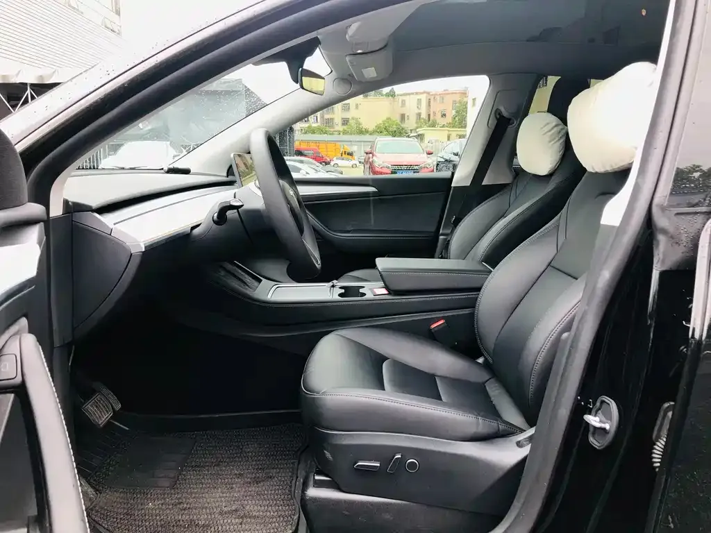 Tesla Model Y — фото 7
