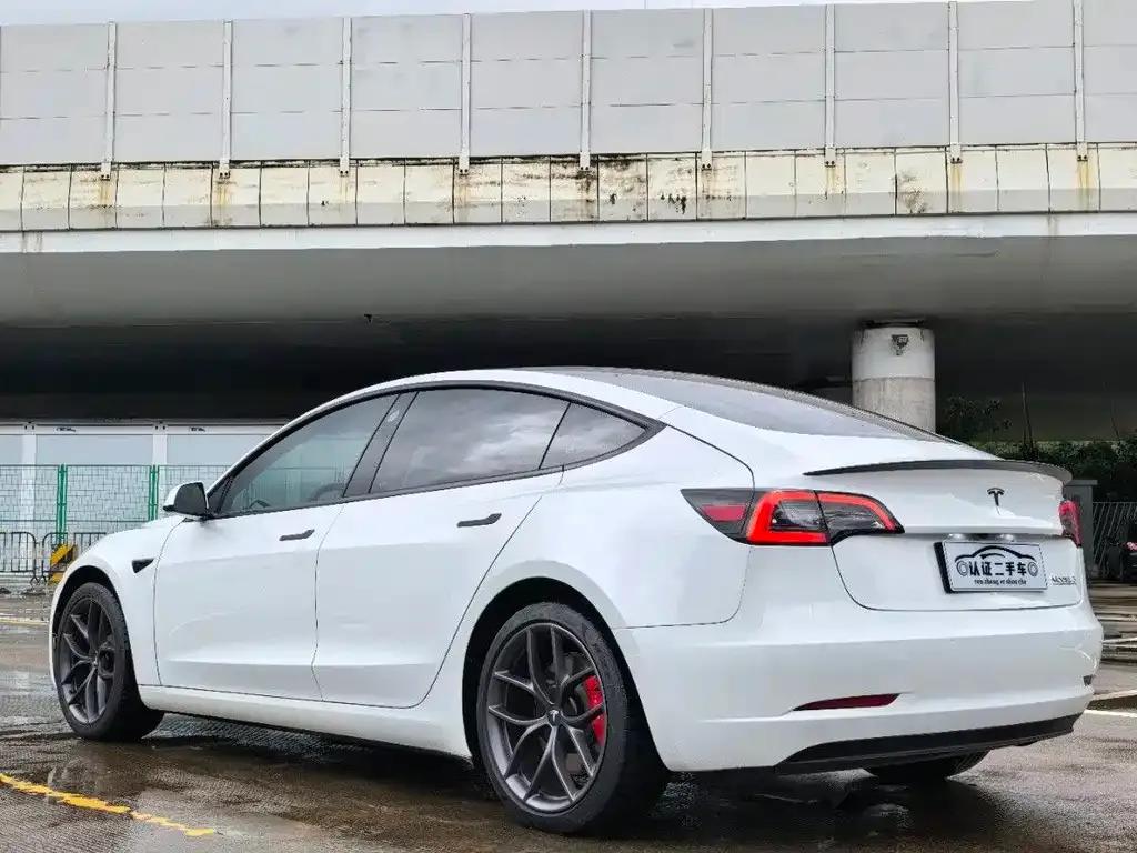 Tesla Model 3 — фото 5