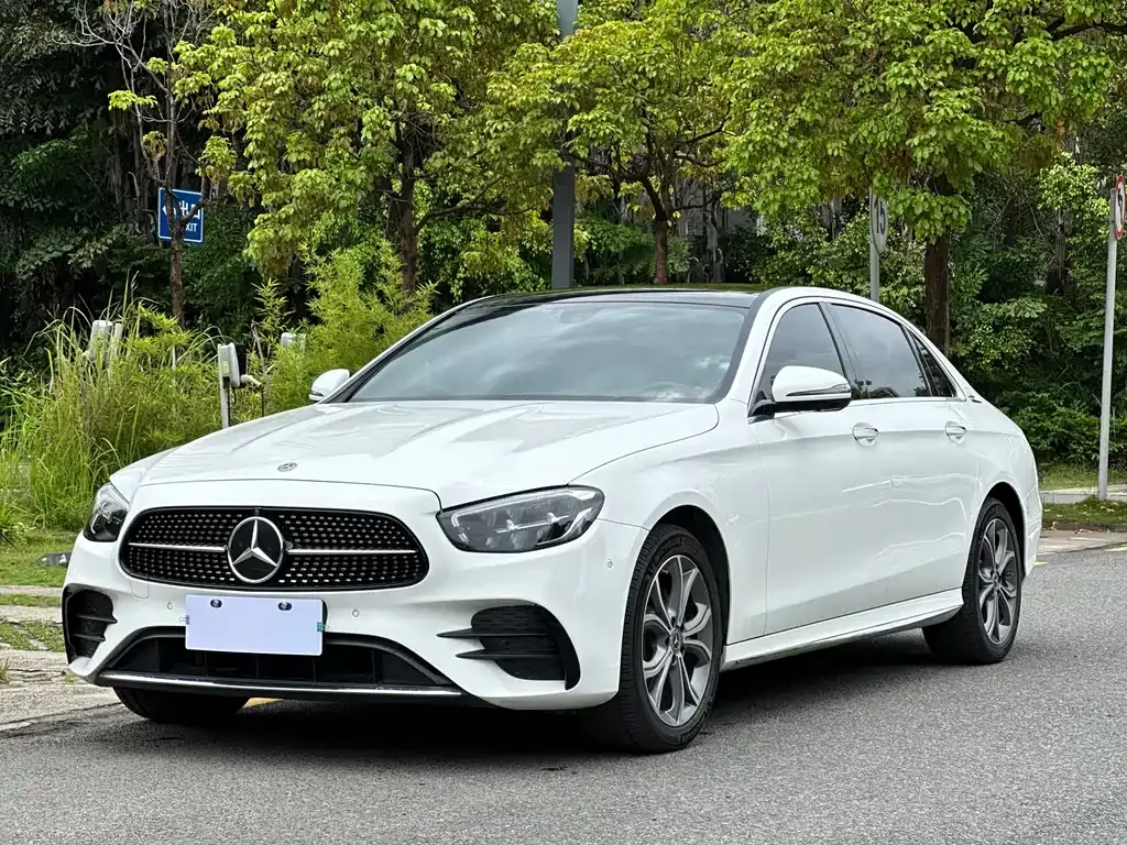 Mercedes-Benz E-Class — фото 1