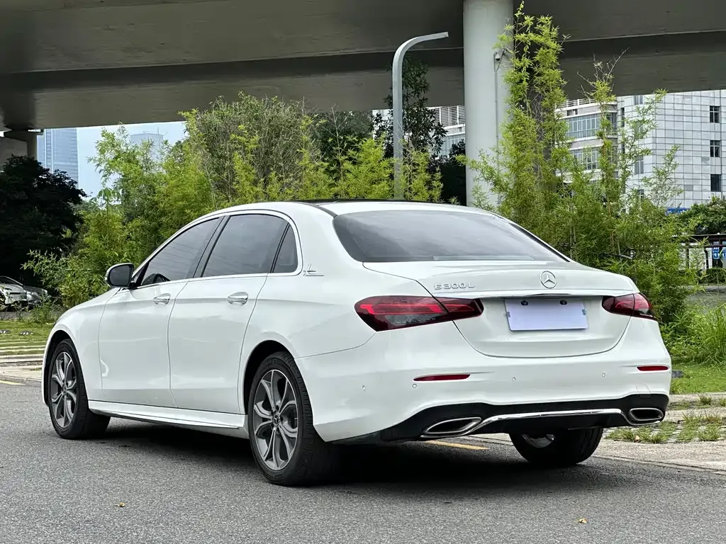 Mercedes-Benz E-Class — фото 9