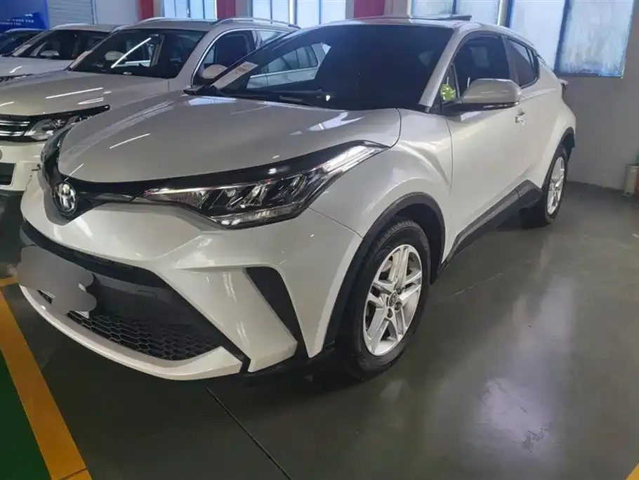 Toyota C-HR — фото 1