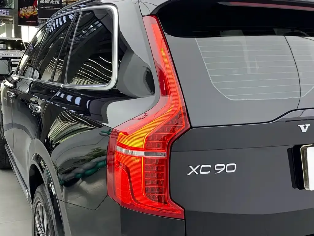 Volvo XC90 — фото 8