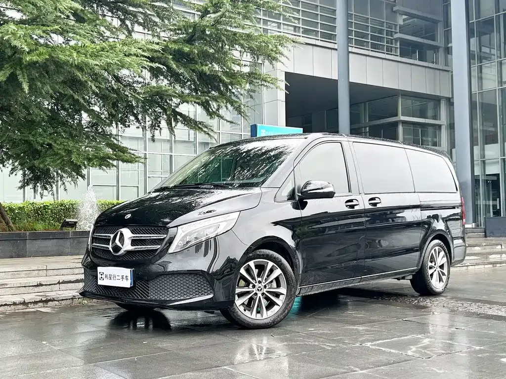 Mercedes-Benz V-Class — фото 1
