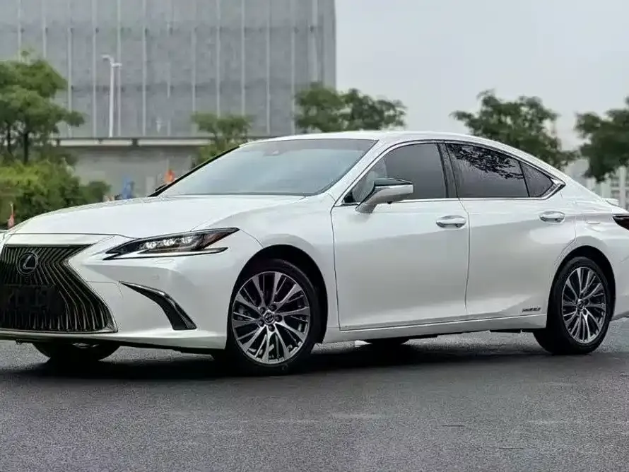 Lexus ES — фото 1