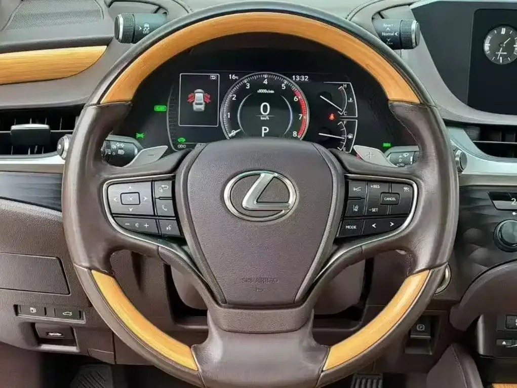 Lexus ES — фото 10