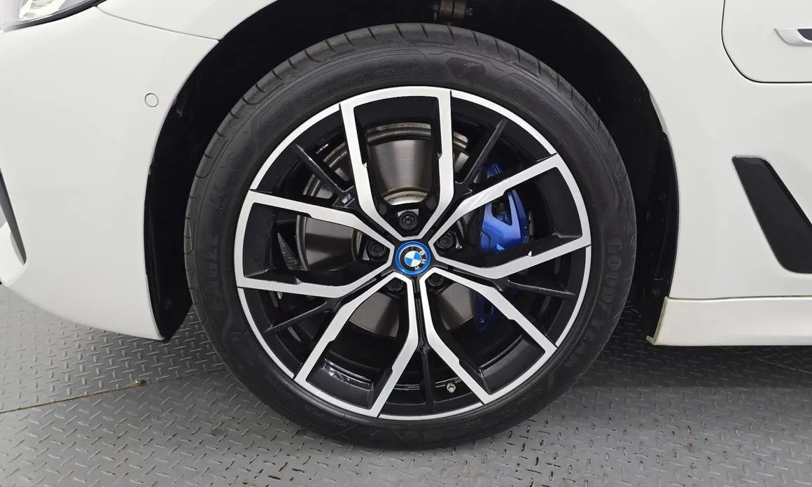 BMW 5-Series 2023 из KR, фото 3