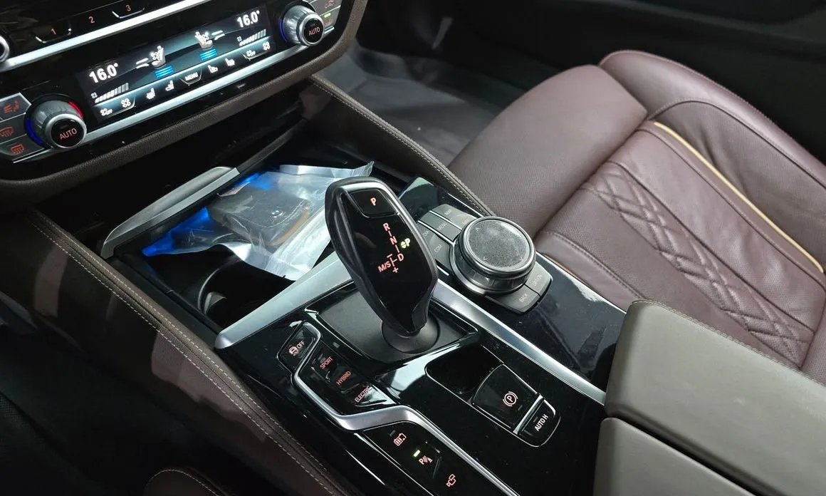 BMW 5-Series 2023 из KR, фото 4