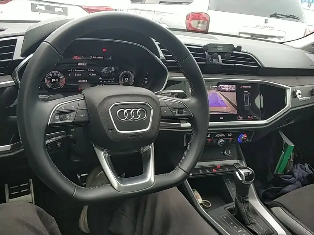 Audi Q3 — фото 10