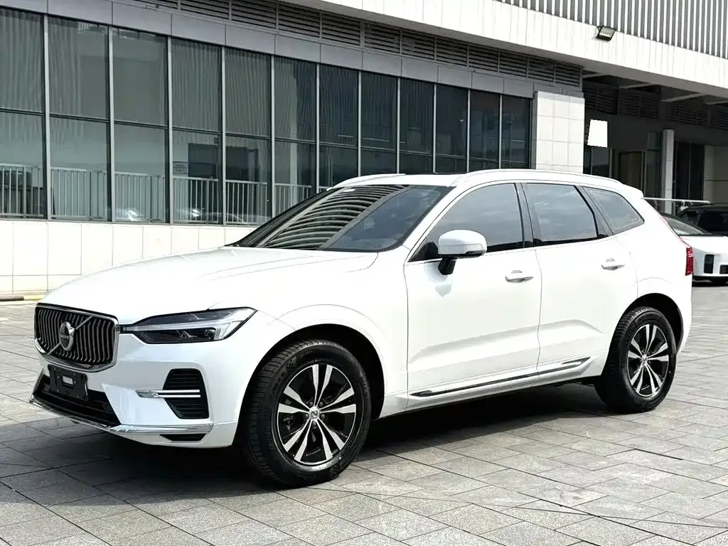 Volvo XC60 — фото 1