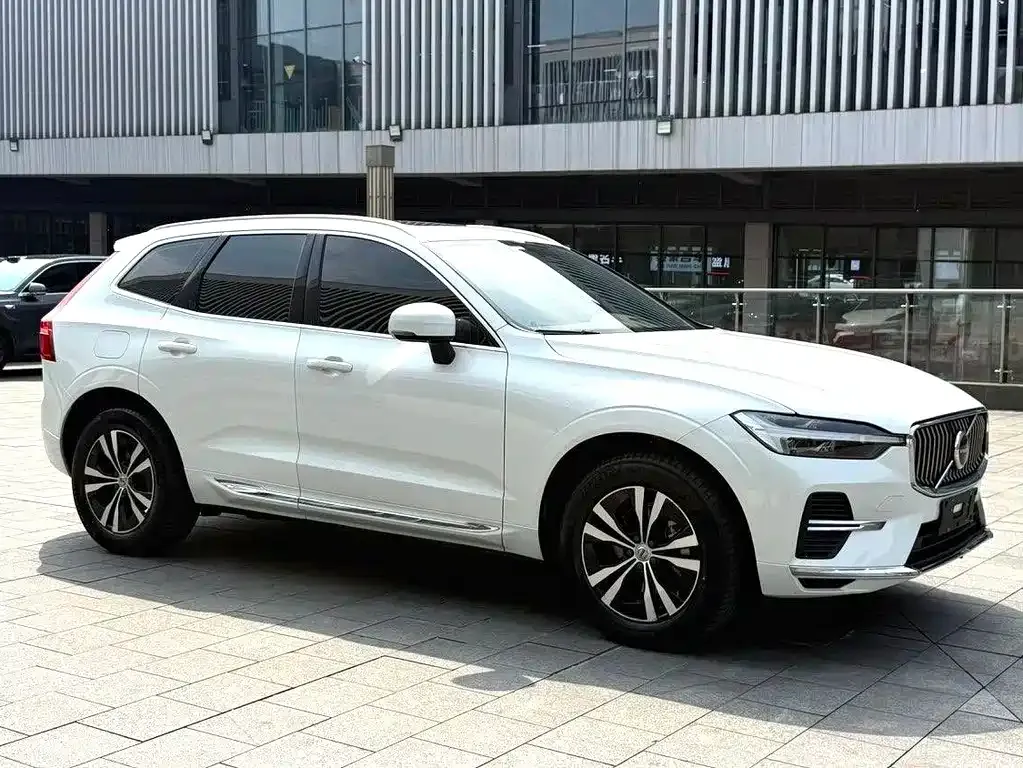 Volvo XC60 — фото 8