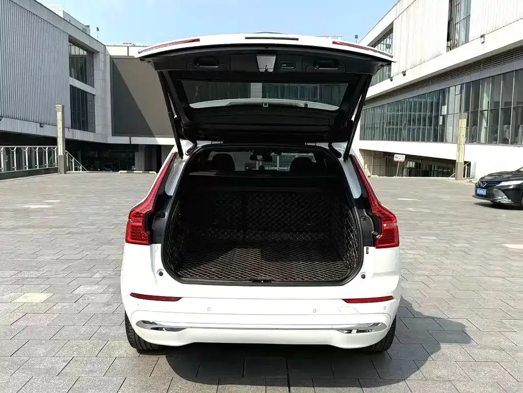 Volvo XC60 — фото 9