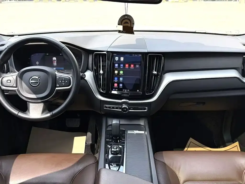 Volvo XC60 — фото 2