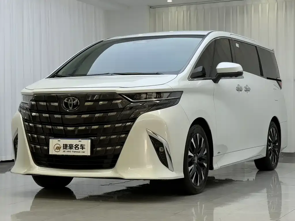 Toyota Alphard — фото 1