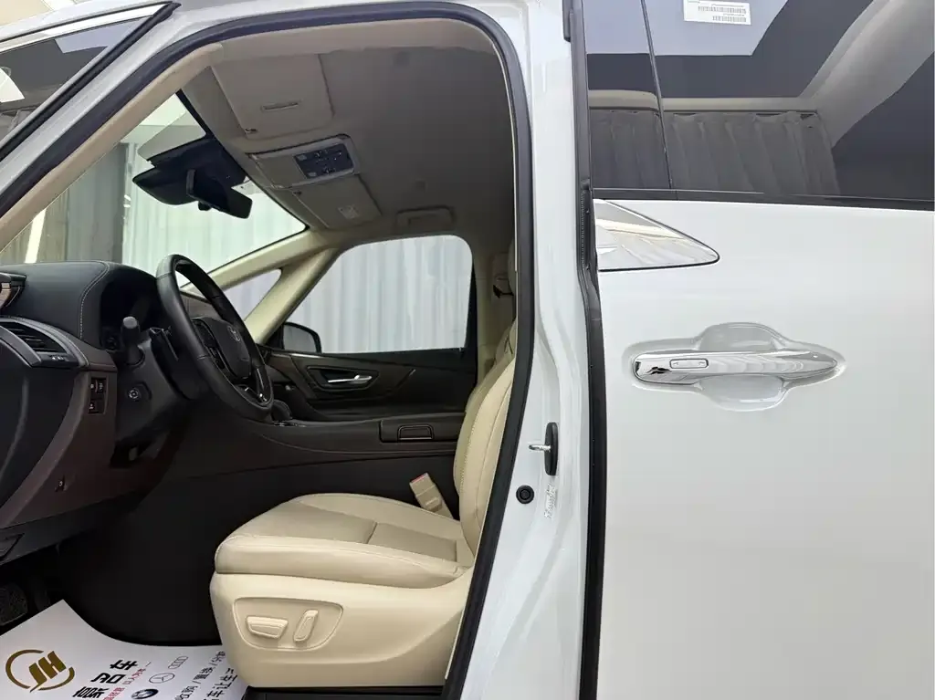 Toyota Alphard — фото 4