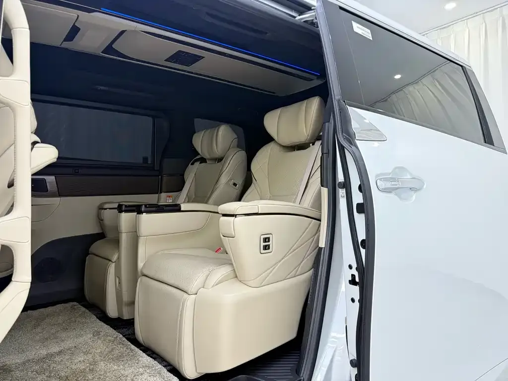 Toyota Alphard — фото 10
