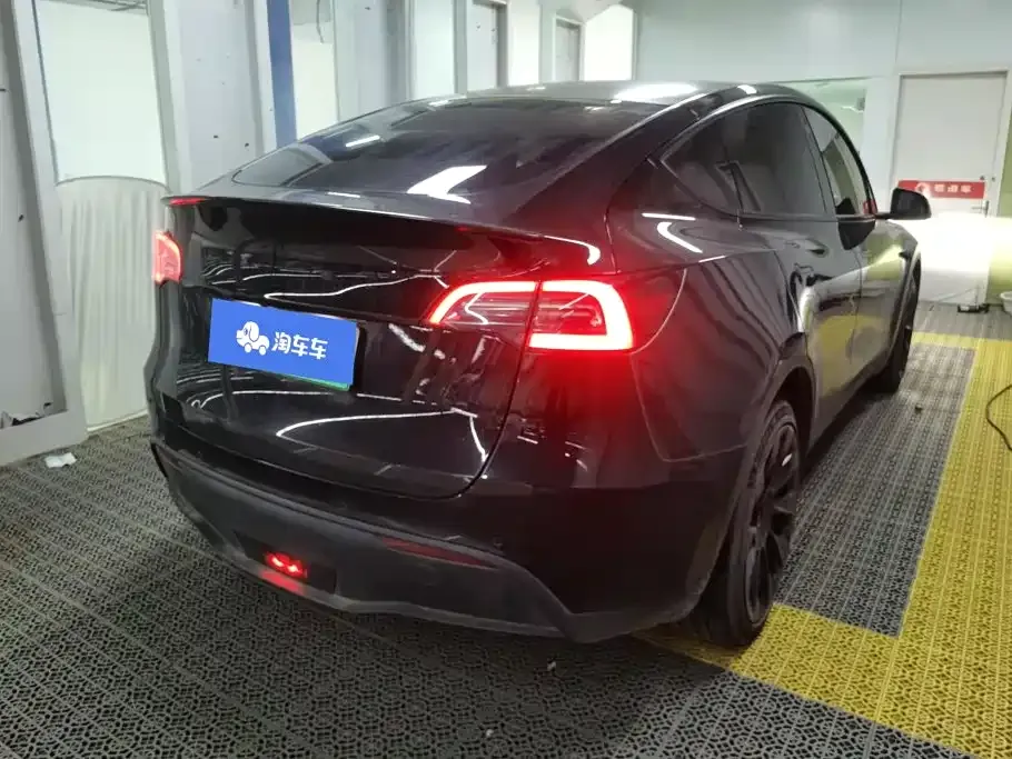 Tesla Model Y — фото 10
