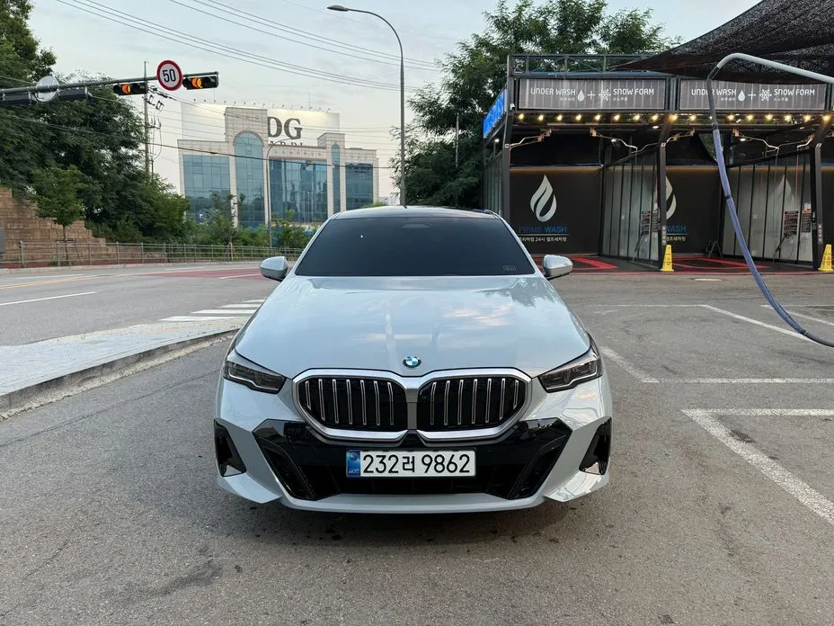 BMW 5-Series — фото 1