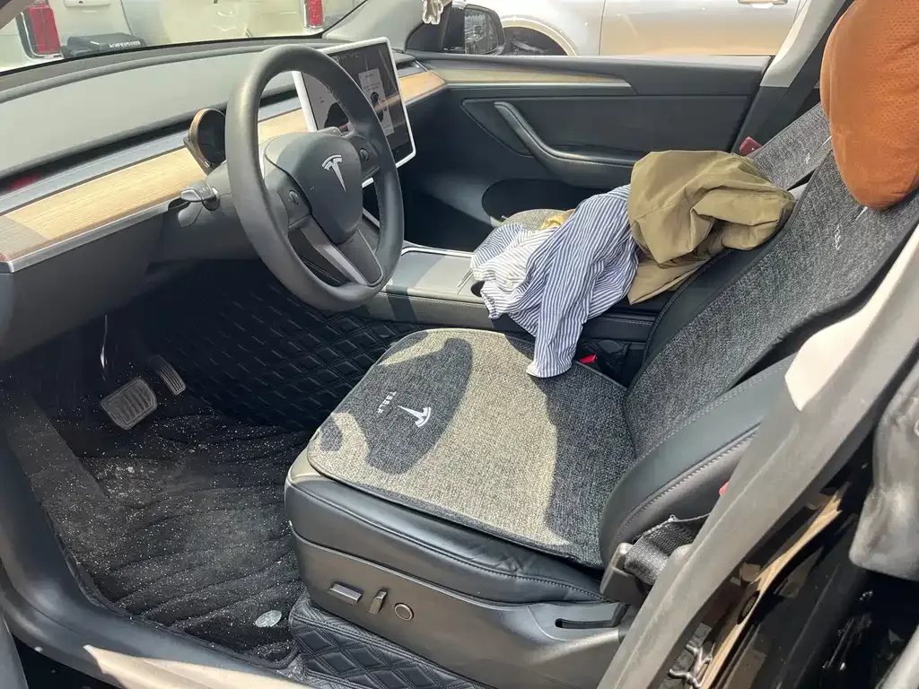 Tesla Model Y — фото 7