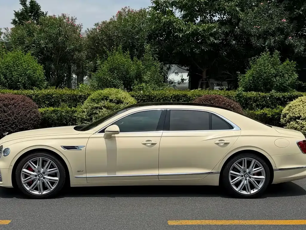 Bentley Flying Spur PHEV — фото 7