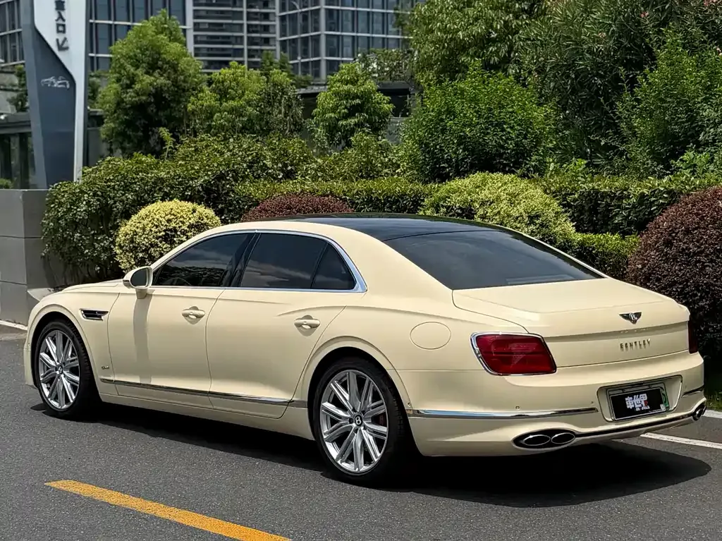 Bentley Flying Spur PHEV — фото 8