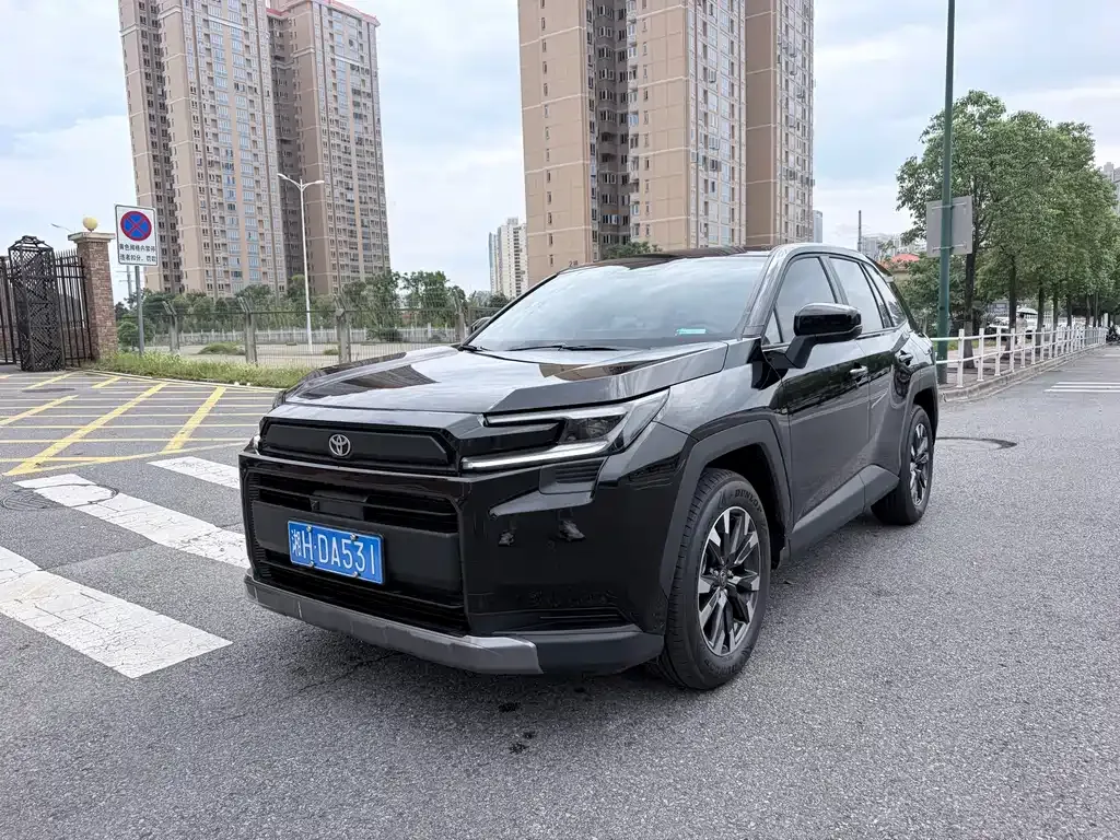 Toyota RAV4 — фото 1
