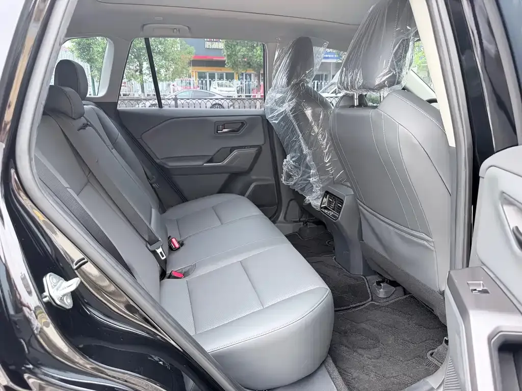 Toyota RAV4 — фото 3