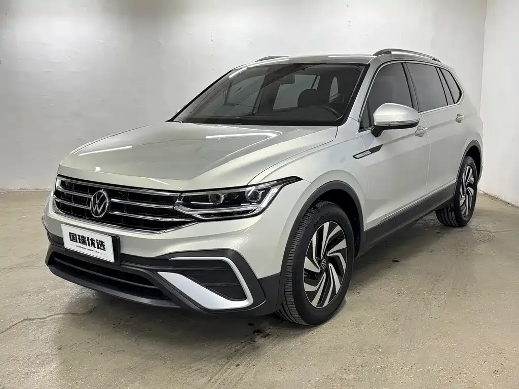 Volkswagen Tiguan L — фото 1