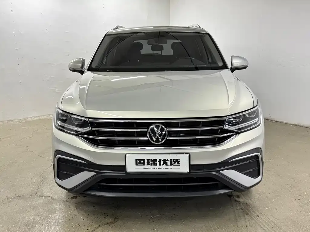 Volkswagen Tiguan L — фото 3
