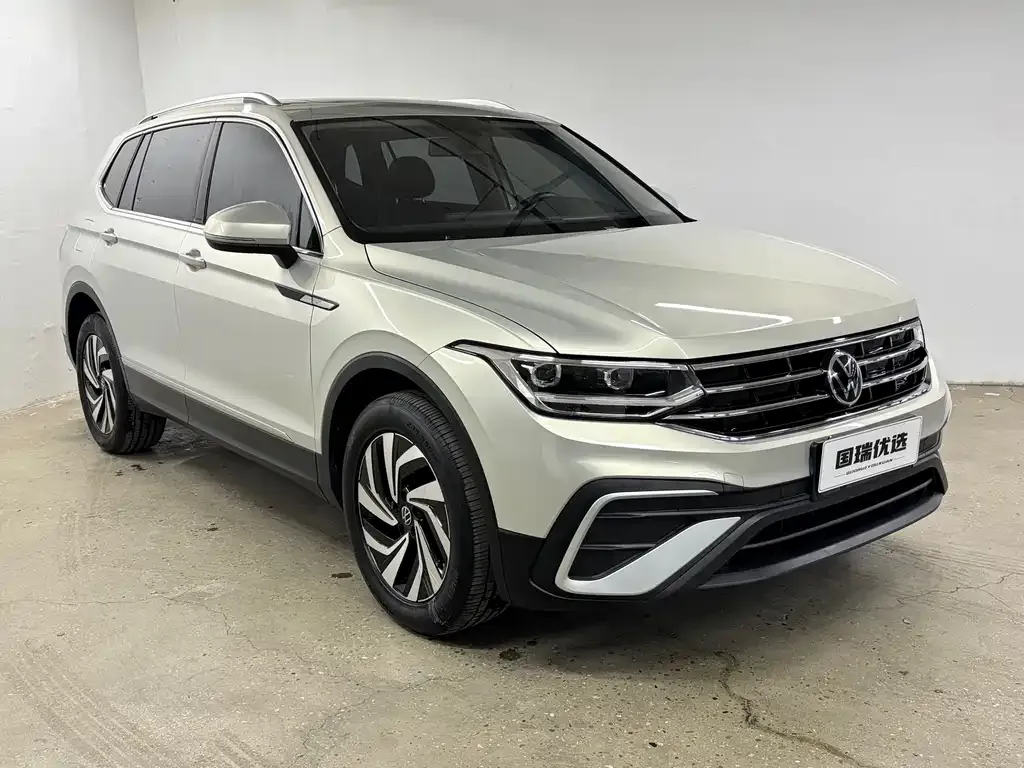Volkswagen Tiguan L — фото 2