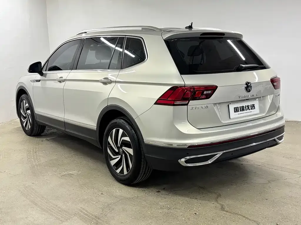 Volkswagen Tiguan L — фото 8