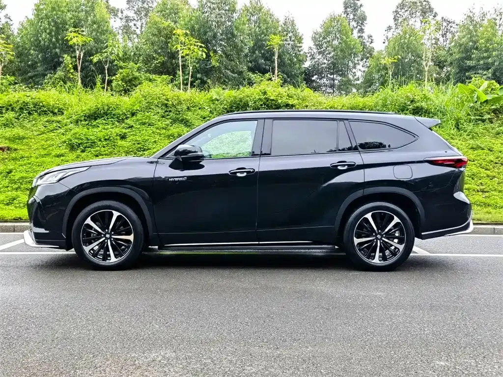 Toyota Crown Kluger 2024 из CN, фото 6
