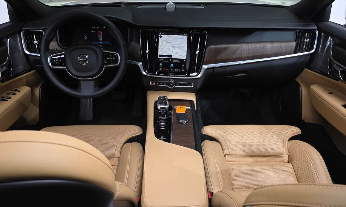 Volvo S90 2023 из KR, фото 3