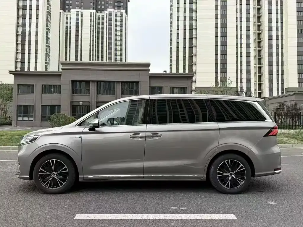 Roewe iMAX8 — фото 7