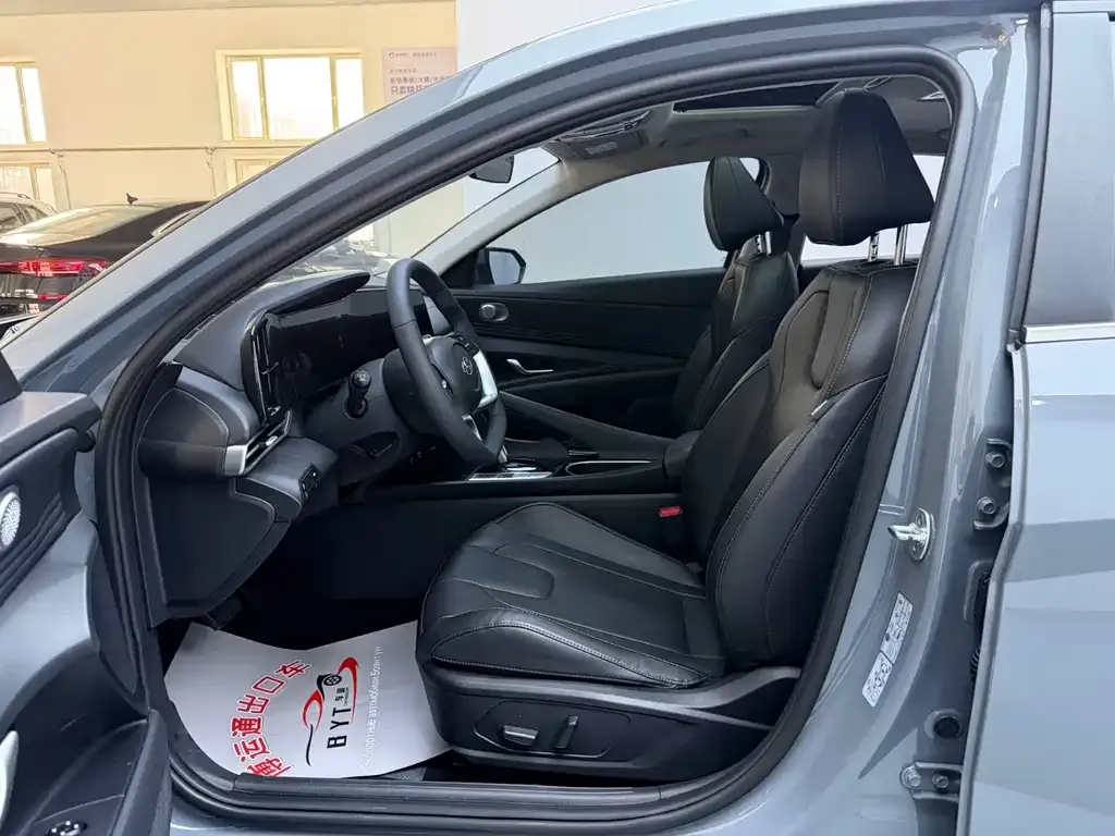 Hyundai Elantra — фото 9