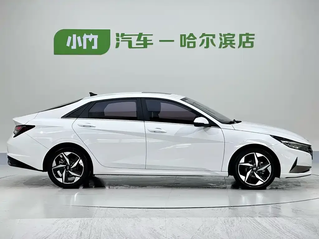 Hyundai Elantra — фото 10