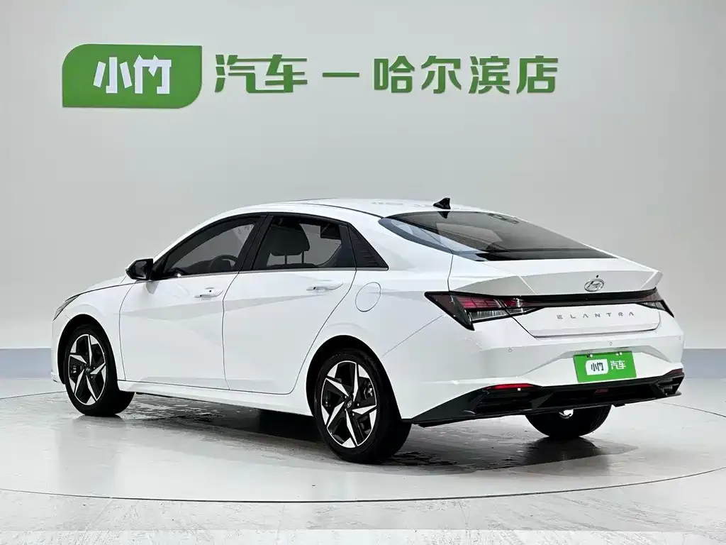 Hyundai Elantra — фото 3