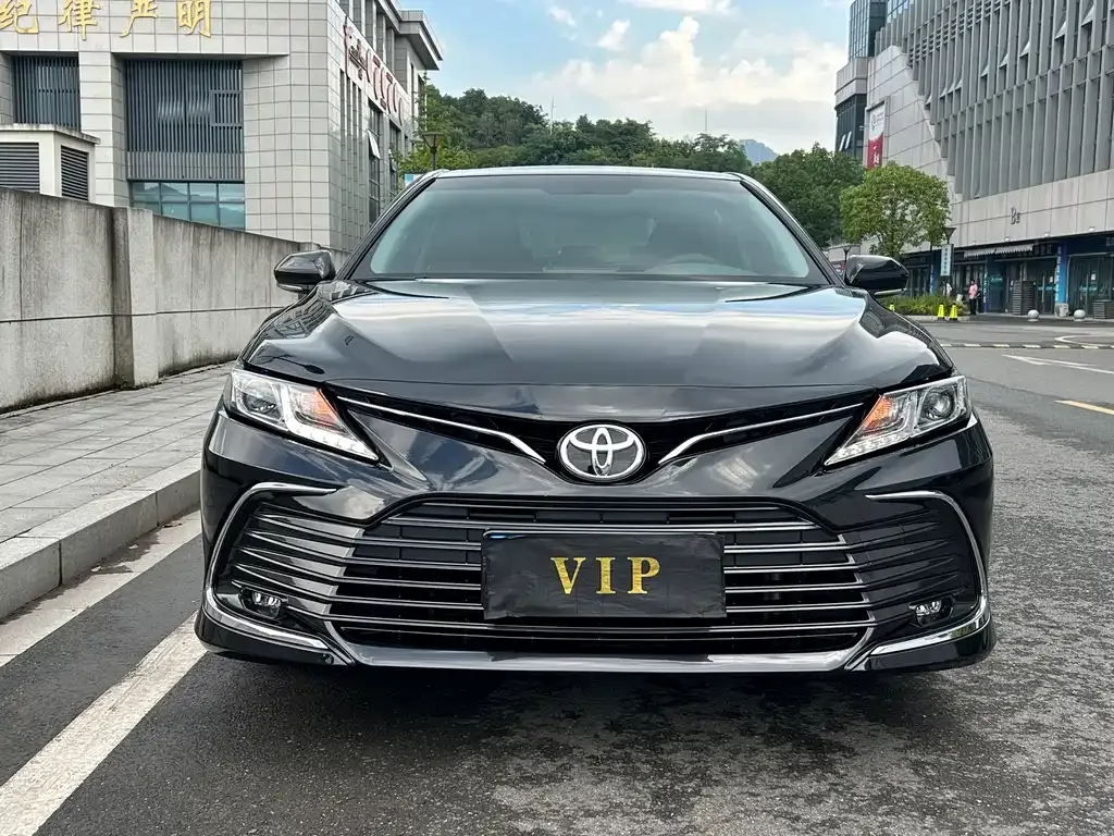 Toyota Camry — фото 9