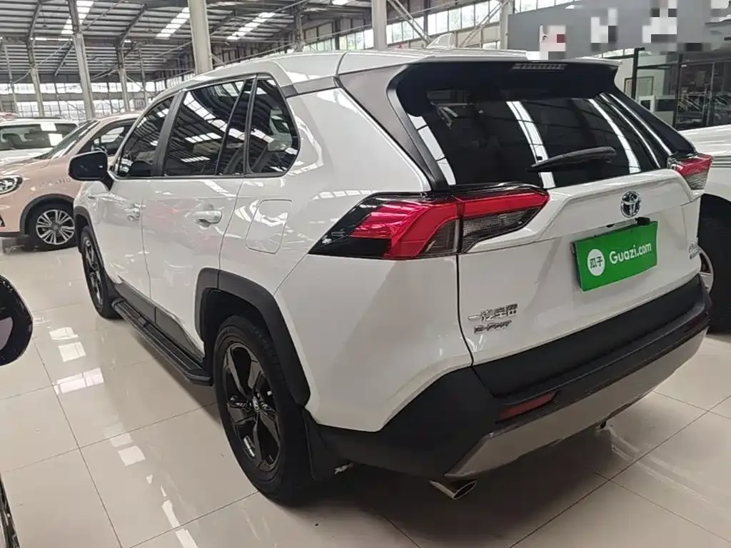 Toyota RAV4 — фото 9