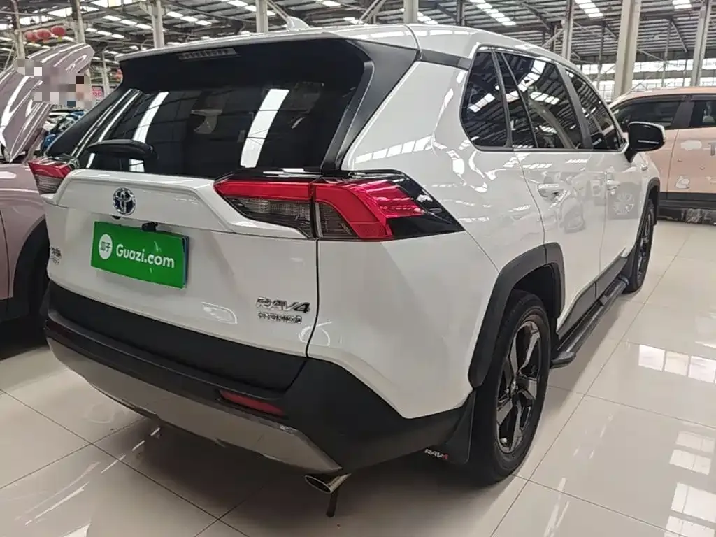 Toyota RAV4 — фото 3