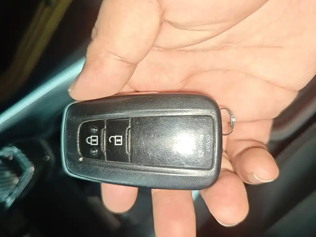 Toyota RAV4 — фото 2