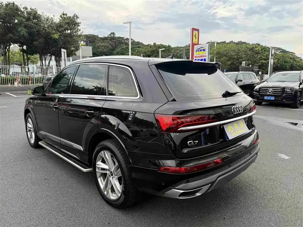 Audi Q7 — фото 6