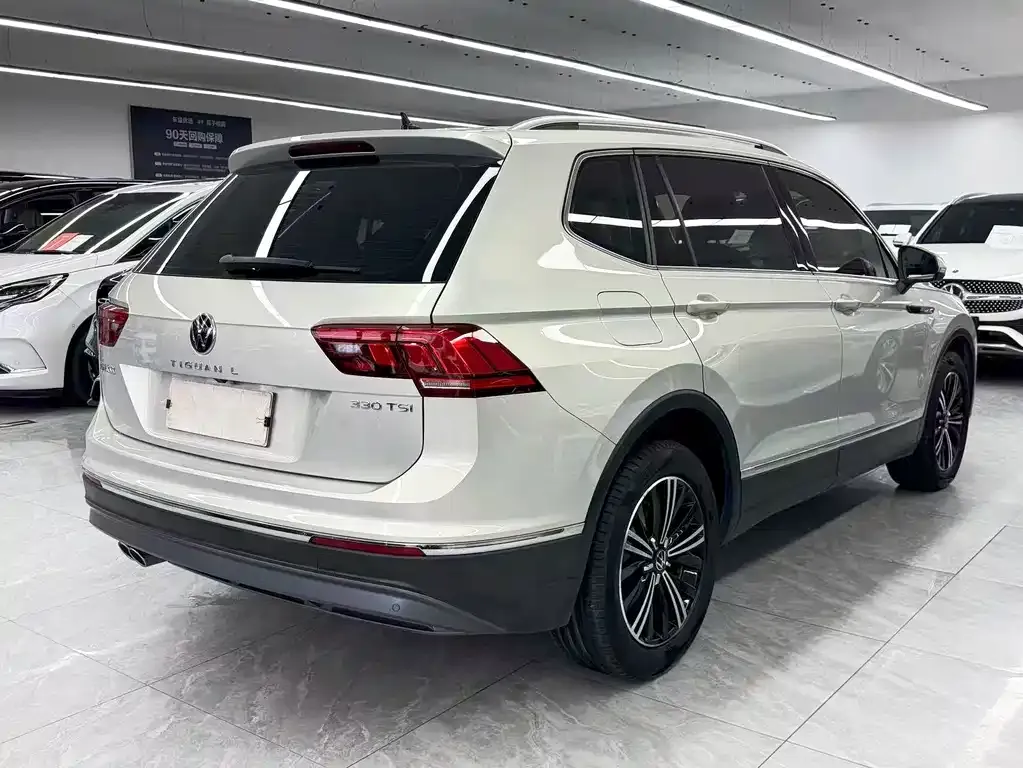 Volkswagen Tiguan L — фото 10